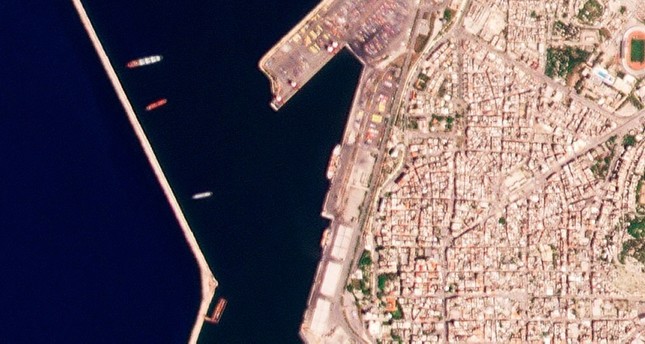 صور الأقمار الصناعية تظهر سفينة الشحن الروسية في ميناء اللاذقية AP