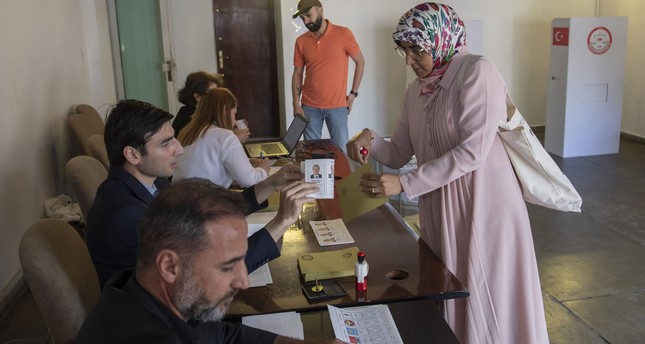 أتراك مقيمون في المغرب يدلون بأصواتهم في الانتخابات العامة والرئاسية صورة: الأناضول