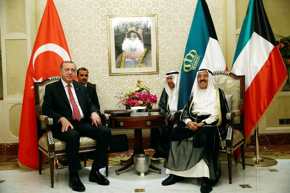Turkey's President Recep Tayyip Erdogan, left, meets with Emir of Kuwait Sheikh Sabah Al Ahmad Al Sabah, right, in Kuwait City, Kuwait, Sunday, July, 23, 2017. (Presidency Press Service)