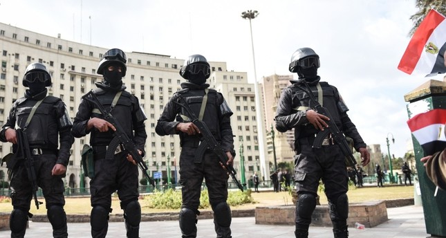 قوات أمن مصرية في ساحة التحرير الفرنسية