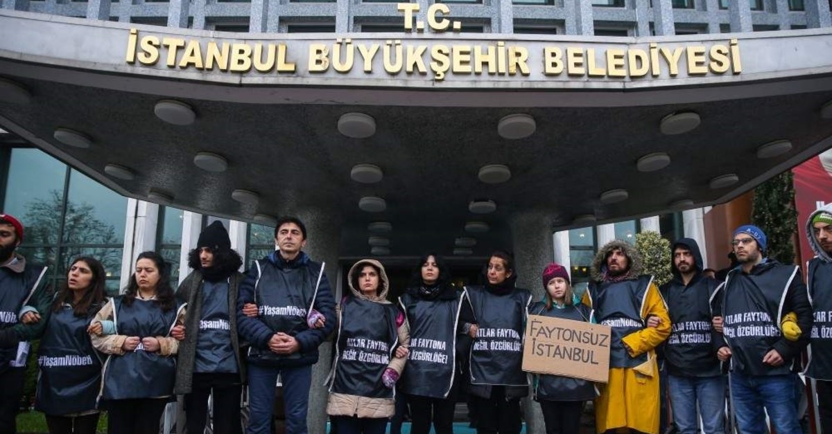 Protesters formed a human chain outside Istanbul municipality, Jan. 9, 2020. (AA Photo) 
