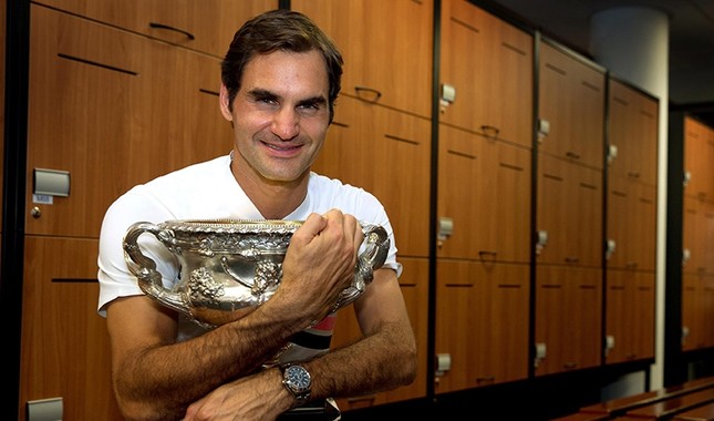 Roger Federer wins sixth Australian Open for emotional ...