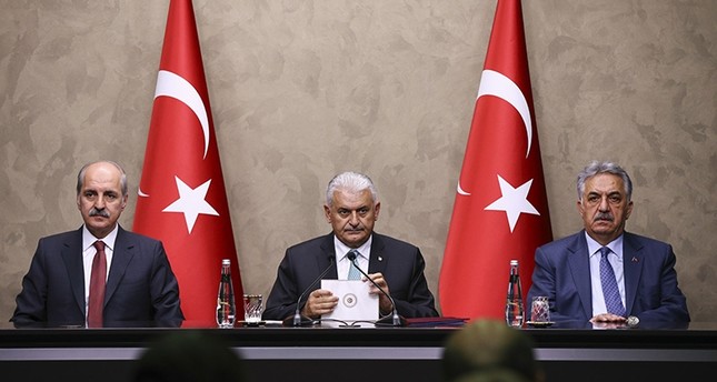 رئيس الوزراء التركي بن علي يلدريم يلقي كلمة من مطار اسن بوغا في أنقرة فبيل توجهه إلى لندن  وكالة الأناضول للأنباء