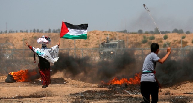 مقتل ٣ فلسطينيين وإصابة ٥٢٥ آخرين برصاص الجيش الإسرائيلي شرق غزة