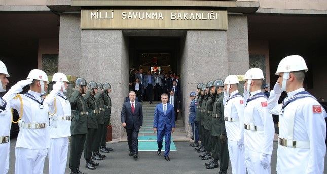 رئيس الأركان يتسلم مهامه رسمياً وزيراً للدفاع في الحكومة التركية الجديدة
