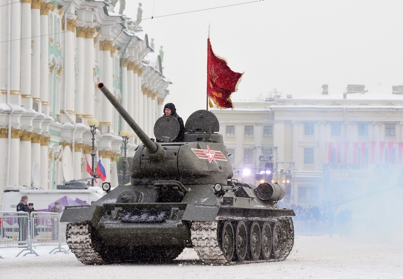 A Soviet WWII-era T-34 tank drives during the military parade marking the 75th anniversary of the lifting of the Nazi siege of Leningrad, at Dvortsovaya Square in Saint Petersburg on Jan. 27, 2019. (AFP Photo)