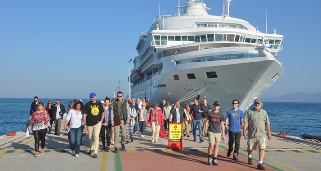 وصول سفينة سياحية إلى كوش أداسي الأسبوع الماضي الأناضول
