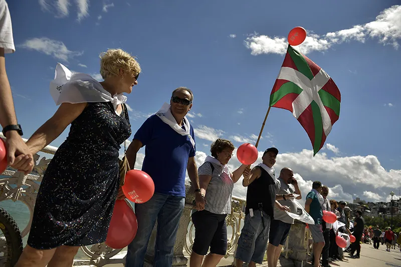 Basque Pride 202-km human chain call for independence vote for Spain's Basque ...