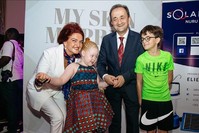 Yeu015fim Davutou011flu and Ali Davutou011flu with an albino girl.