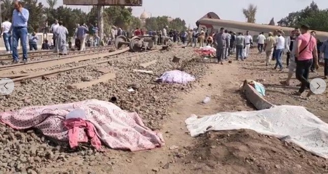 مصرع 8 أشخاص وإصابة 103 بانقلاب قطار ركاب شمال مصر