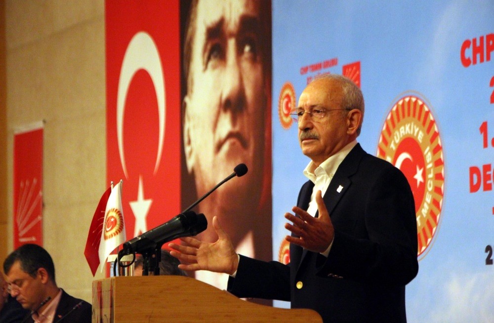 CHP leader Kemal Ku0131lu0131u00e7darou011flu delivers a speech during the party's workshop camp in Abant, in western Turkey's Bolu province, Sept. 28.