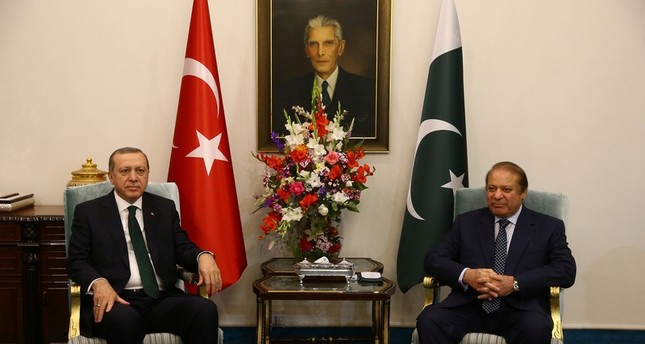 أردوغان يلتقي رئيس الوزراء الباكستاني في إسلام أباد