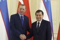 President Erdou011fan (L) and Uzbek President Mirziyoyev shake hands before a meeting in Samarkand, Uzbekistan, Nov. 18, 2016. 