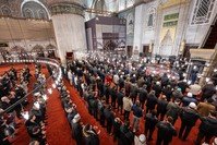 مساجد مدينة إسطنبول تحيي ليلة الرغائب التي توافق أول ليلة جمعة من شهر رجب وفق التقويم الهجري صورة: الأناضول