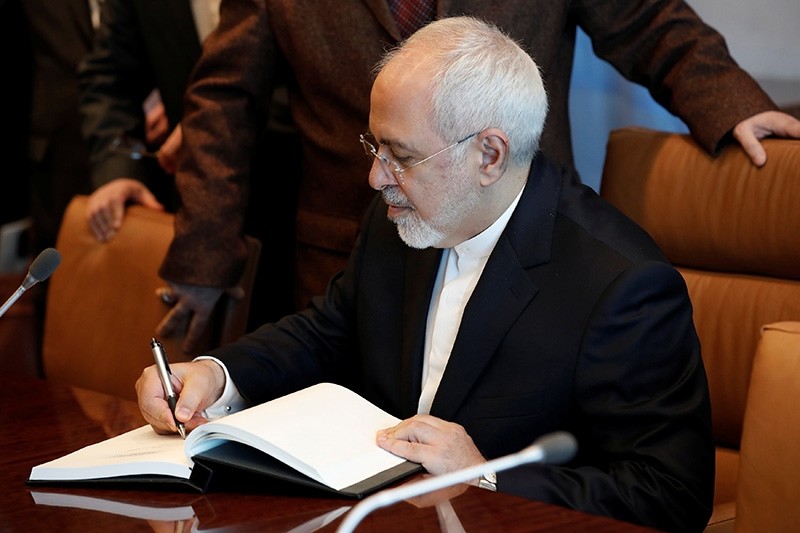 Iran's Foreign Minister Mohammad Javad Zarif signs a guest book during a meeting with United Nations Secretary General Antonio Guterres after the two attended a meeting at UN headquarters in New York City, U.S., April 24, 2018. (Reuters Photo)
