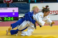 Cahide Eke (left) squared off with Aslu0131 Turan in Friday's game.