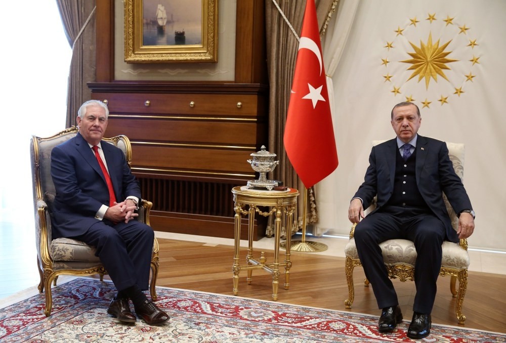 US Secretary of State Rex Tillerson (L) meeting with President Recep Tayyip Erdou011fan (R) in Ankara, Turkey, 30 March 2017. 