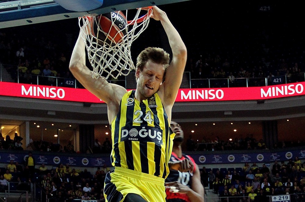 Fenerbahu00e7e's star Jan Vesely was injured last week during the match against Baskonia.