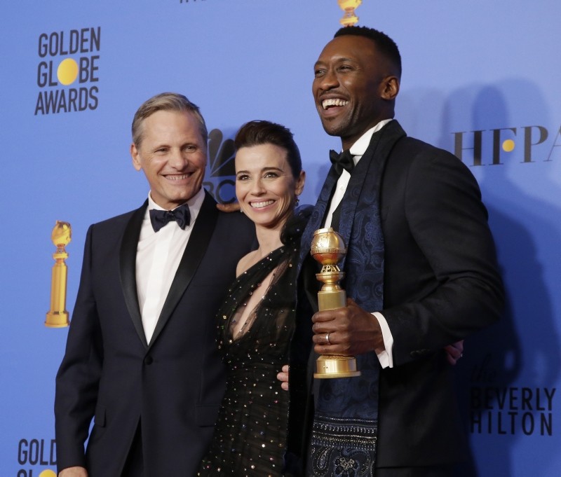 Viggo Mortensen, Linda Cardellini and Mahershala Ali pose with the award for Best Motion Picture, Musical or Comedy for 'Green Book' in the press room during the 76th annual Golden Globe Awards ceremony at the Beverly Hilton Hotel (EPA Photo)