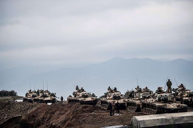 Turkish army tanks wait near the border before entering Syria, on January 21, 2018 at Hassa, in the Turkish province of Hatay, near the Syrian border. (AFP Photo)