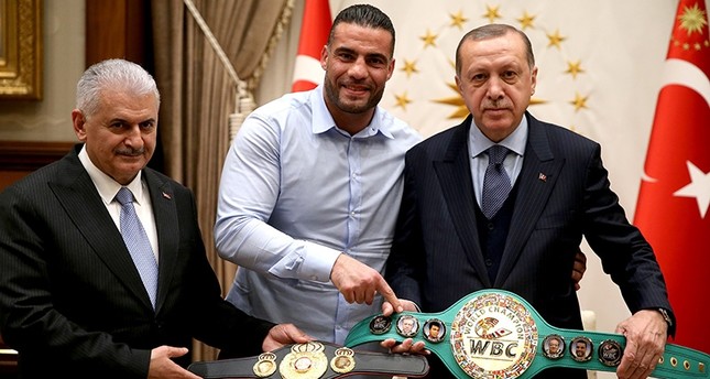 الملاكم الدولي شار في ضيافة أردوغان بالمجمع الرئاسي بأنقرة الأناضول