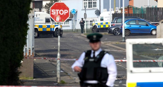 Police secure the area where a journalist was fatally shot amid rioting overnight in the Creggan area of Derry (Londonderry) in Northern Ireland on April 19, 2019. (AFP Photo)