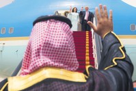 U.S. President Donald Trump and first lady Melania Trump wave to Saudi officials as they board Air Force One before leaving Riyadh for Israel, May 22, 2017.