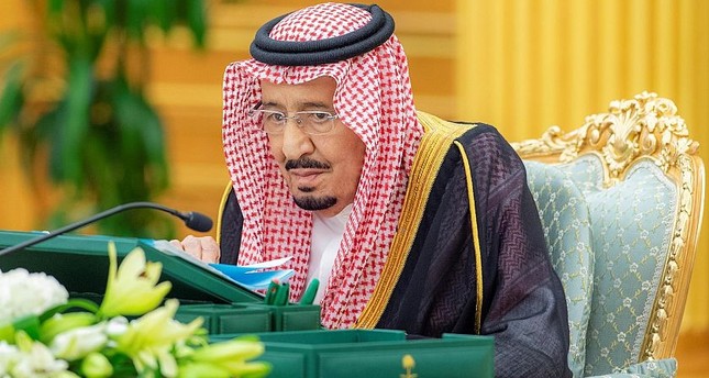 العاهل السعودي الملك سلمان بن عبدالعزيز يترأس جلسة مجلس الوزراء السعودي في الرياض وكالة الأنباء السعودية