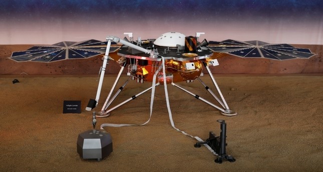 ناسا تعلن هبوط المركبة الفضائية إنسايت على سطح المريخ