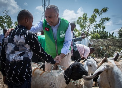 Turkish aid agency puts smile on faces of Somali children, widows