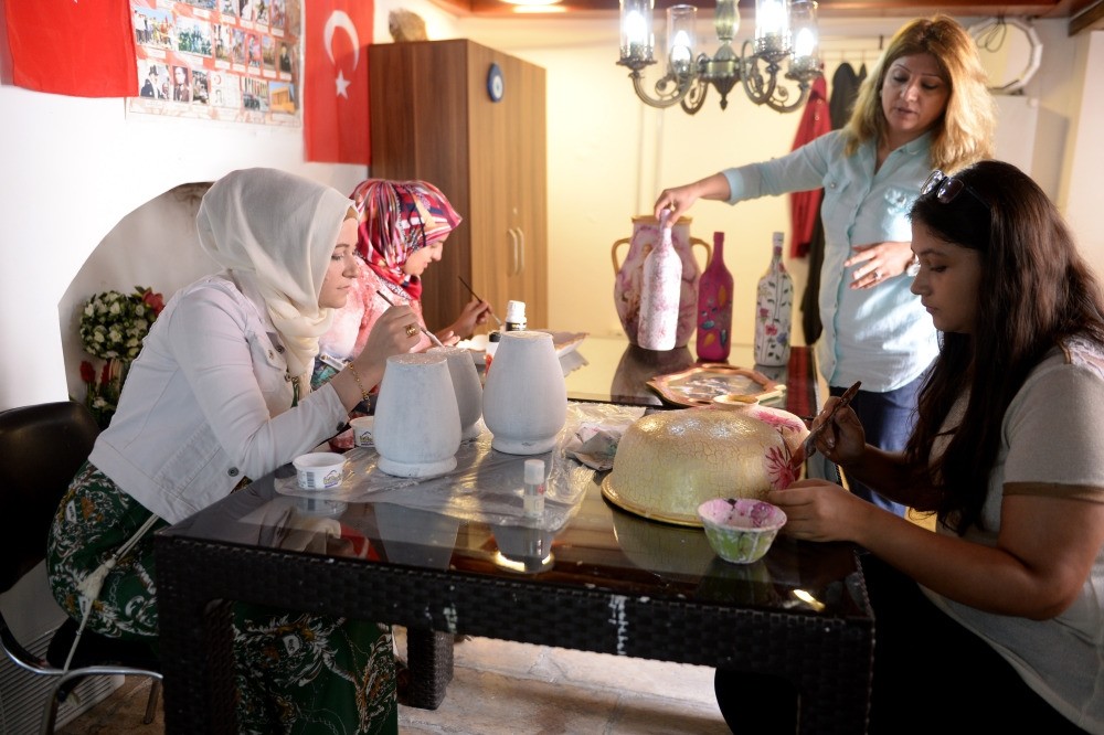 Lifelong learning classes offer a wide array of skills to refugees.