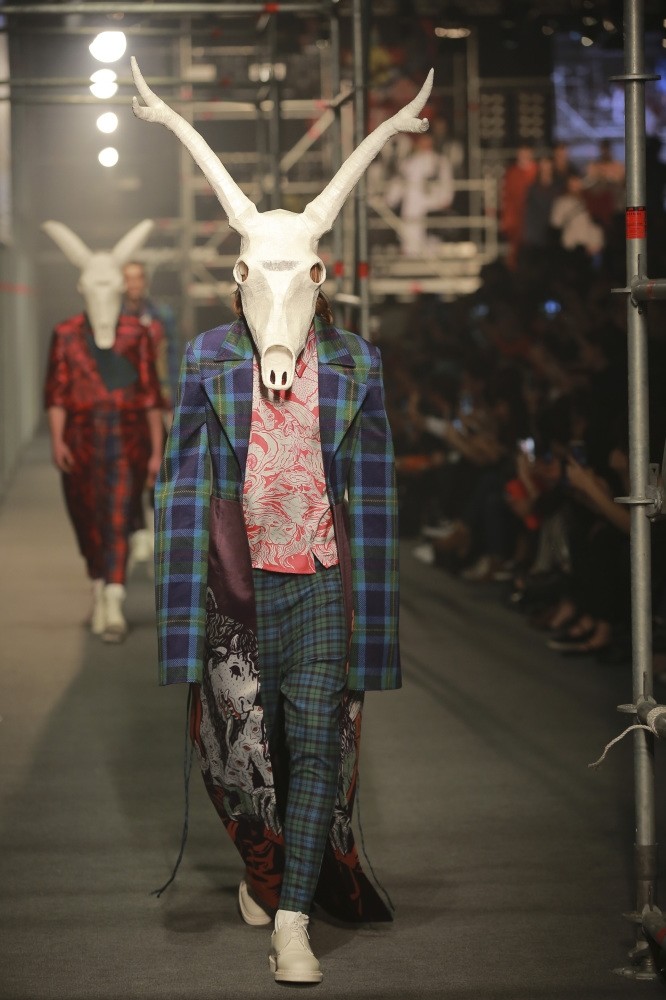 Inspired by Stanley  Kubricku2019s cult movie  u201cA Clockwork Orange,u201d  Ezgi Karayelu2019s collection  u201cOpposition / Savage-Neatu201d won at the 26th Koza Young Fashion Designers Competition.