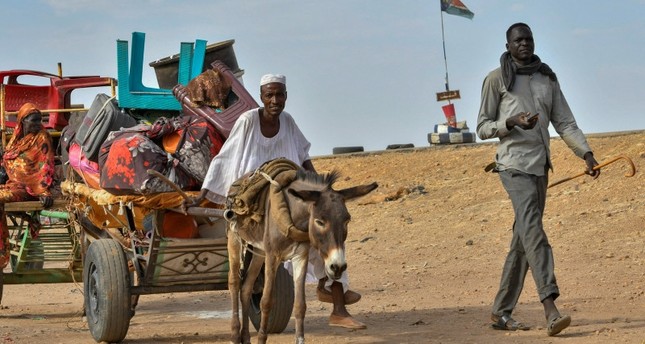 نزوح المدنيين من القتال رويترز