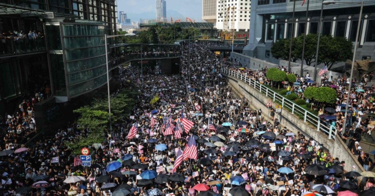 Protesters wave US flags as they march in Hong Kong on September 8, 2019, to call on the US to pressure Beijing to meet their demands and for Congress to pass a recently proposed bill that expresses support for the protest movement. (AFP Photo)