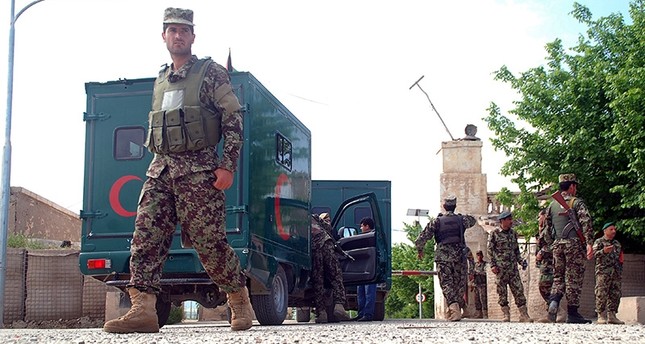 مقتل أكثر من 100 جندي أفعاني في هجوم على قاعدة عسكرية شمالي البلاد