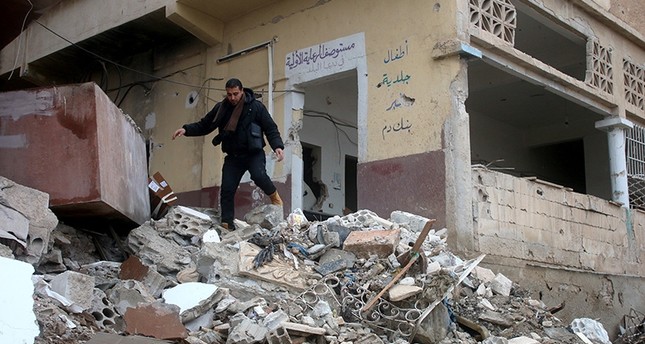 طائرات النظام السوري تقصف 6 مستشفيات ميدانية بدرعا