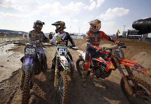 MX2 racers Pauls Jonass (R), Thomas Covington (C) and Ben Watson (L) (AA Photo)