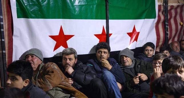نازحون سوريون يشاهدون مباراة لكرة القدم في طولة كأس العالم قطر 2022. إدلب في 10 كانون الأول 2022 الفرنسية