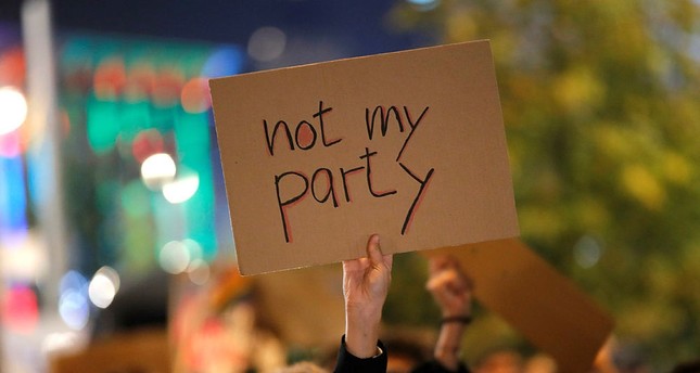 Demonstrators protest against the anti-immigration party AfD after German general election (Bundestagswahl) in Berlin, Germany, September 24, 2017.(REUTERS Photo)