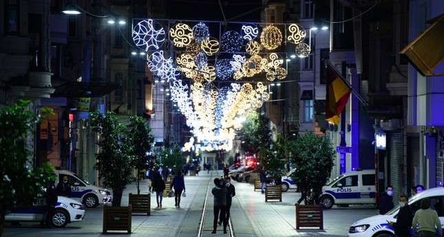 أكثر من 8 آلاف مخالفة حظر تجوال ليلة رأس السنة في إسطنبول