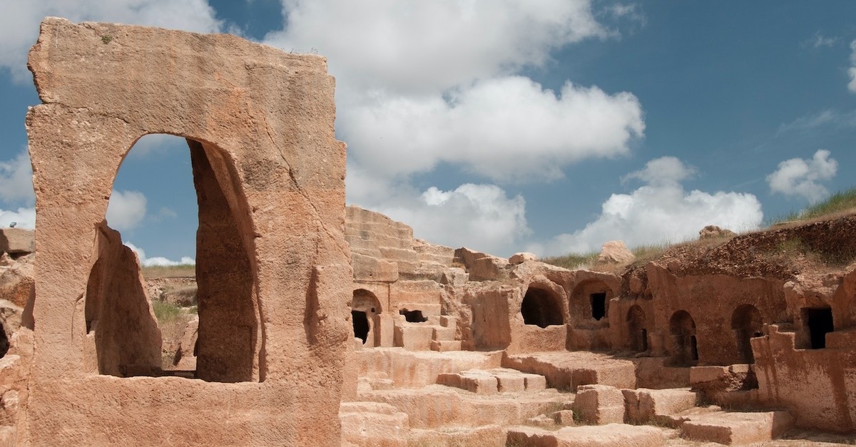 With its historical richness, the ancient city of Dara hosts many local and foreign visitors.