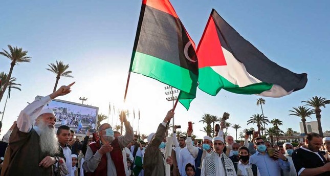ليبيا تقرر التعامل مع المدرس الفلسطيني أسوة بمعلميها
