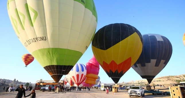 انطلاق مهرجان المناطيد الدولي في كبادوكيا التركية