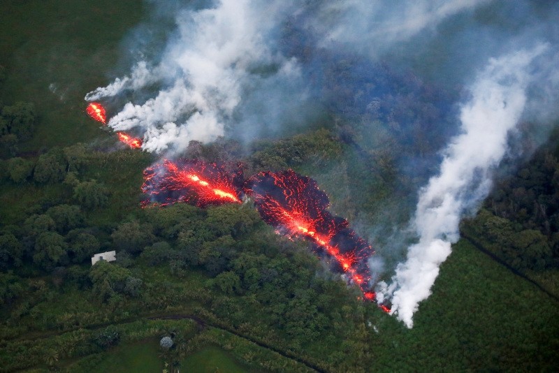 Lava erupts from a fissure east of the Leilani Estates subdivision during ongoing eruptions of the Kilauea Volcano in Hawaii, U.S., May 13, 2018. (REUTERS Photo)