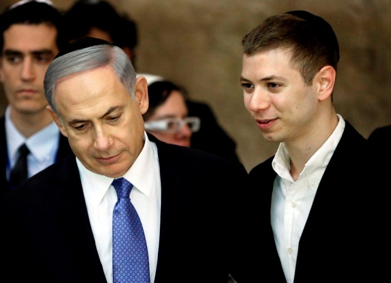 This file photo taken on March 18, 2015 shows Israeli Prime Minister Benjamin Netanyahu (L) and his son Yair visiting the Wailing Wall in Jerusalem. (AFP Photo)