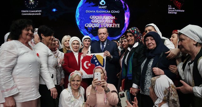 First Lady and President Erdoğan poses with women on the sidelines of the event held at the Presidential Complex.