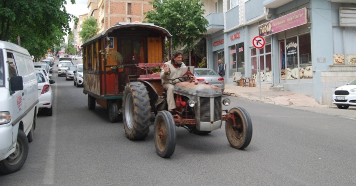 French Traveler On Route To India In Classic Tractor Towing Caravan Becomes Talk Of Town In Turkey S Malkara Daily Sabah French Traveler On Route To India In Classic Tractor Towing Caravan Becomes Talk Of Town In Turkey S Malkara Daily Sabah