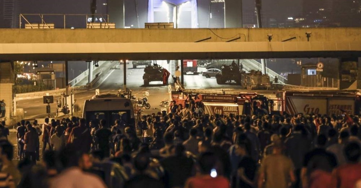 People confront putschists on the Bosporus Bridge, Istanbul, July 15, 2016. (AA Photo)