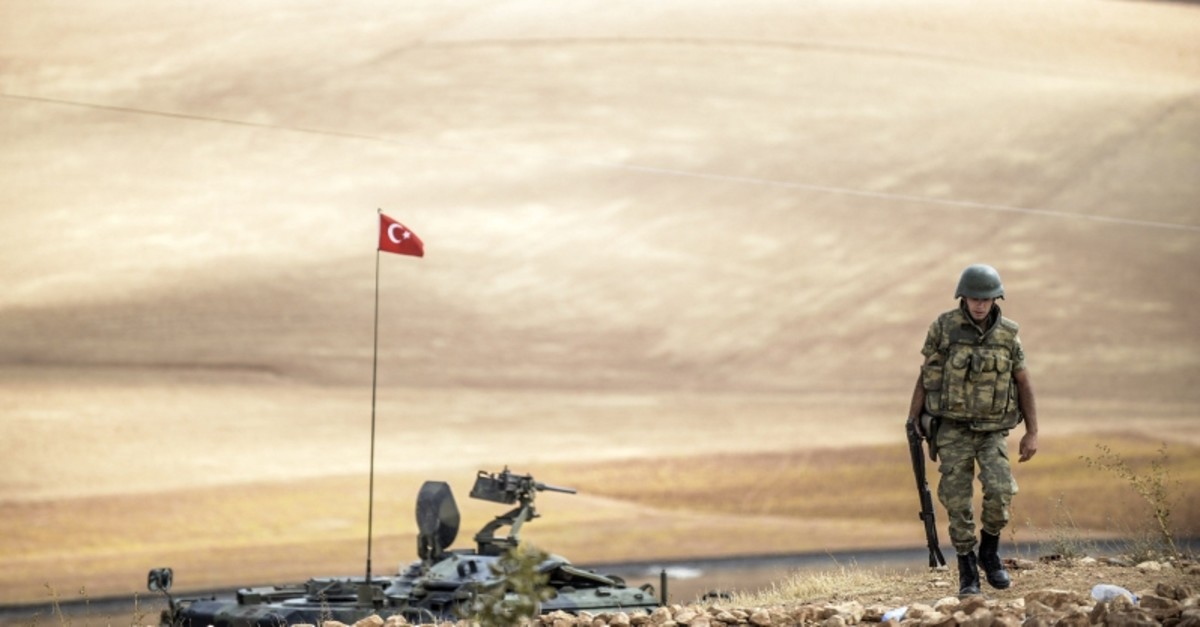 A Turkish soldier patrols near the Syrian border in the southeastern town of Suruu00e7, u015eanlu0131urfa province, Sept. 30, 2014. (AFP Photo)