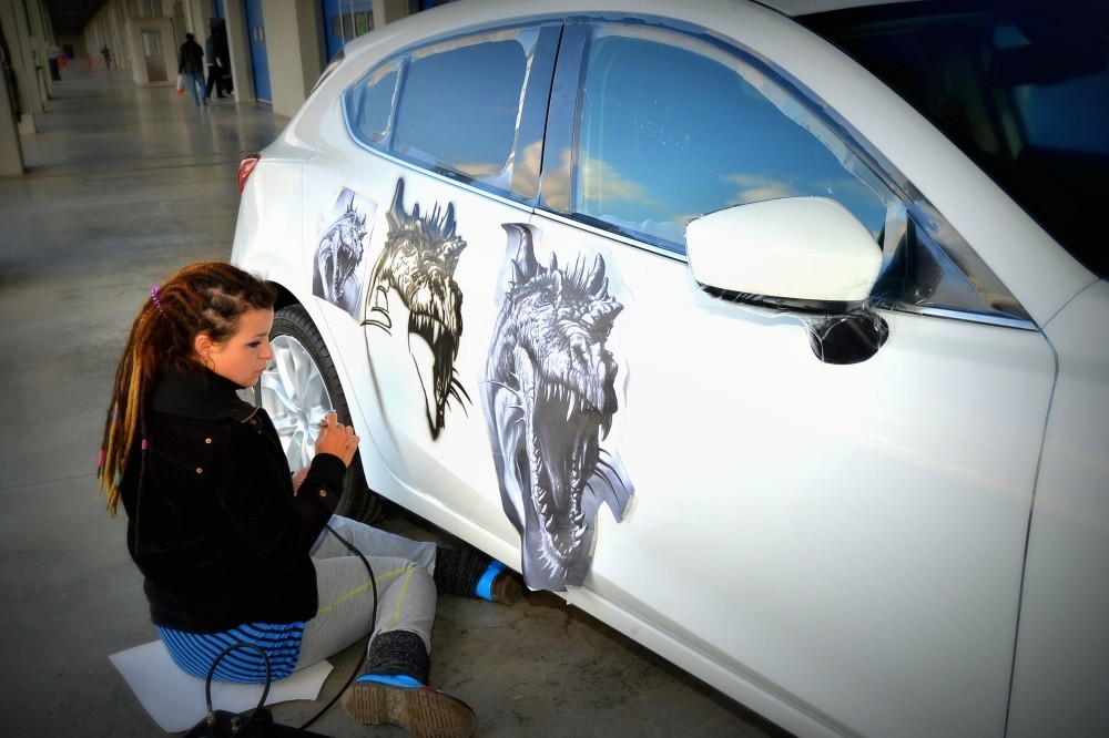 Turkish Airbrush Artist Flying With Colors On Aircrafts Daily Sabah